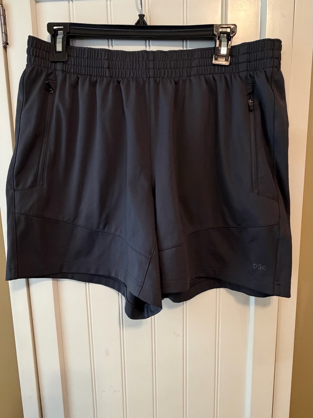 DSG Men’s Charcoal Gray Athletic Performance Shorts Size Large